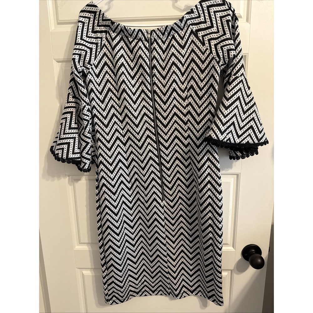 Gabby & Skye Black/White Stripe Dress-Size 6 - Picture 3 of 4